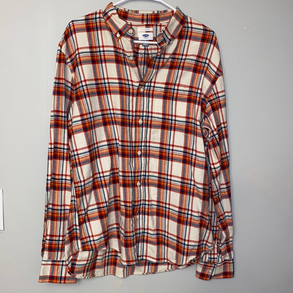 Old navy button down plaid shirt NWT Mens size Large slim fit . Never worn!